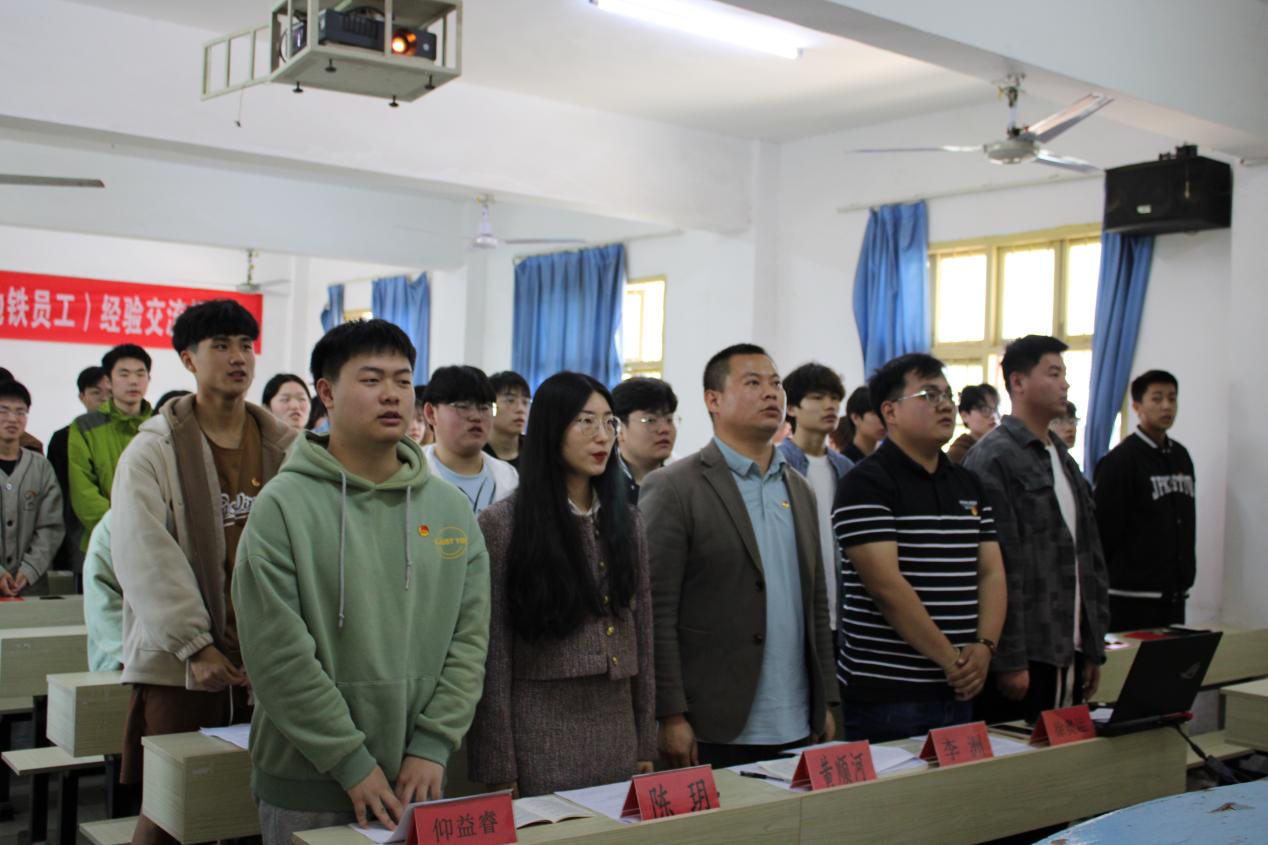我校团委举办第三期团课结业典礼暨入团仪式 我校团委举办第三期团课结业典礼暨入团仪式