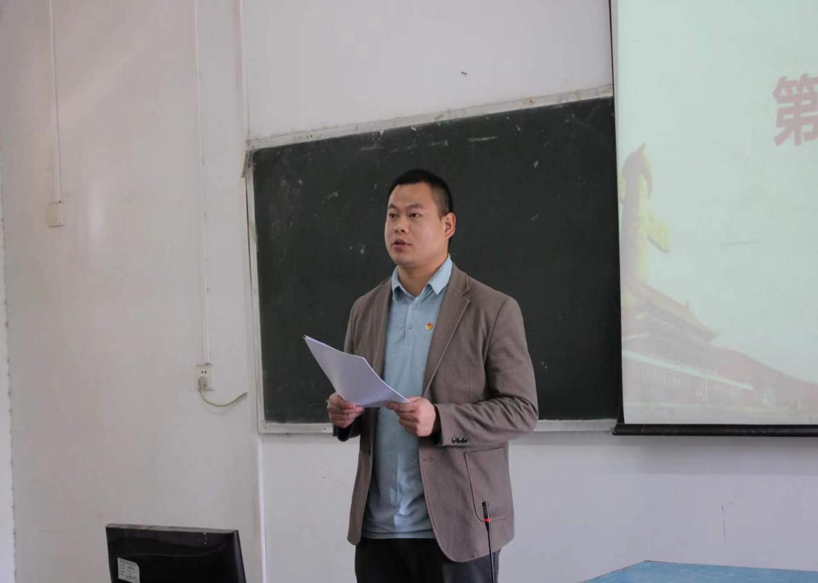 我校团委举办第三期团课结业典礼暨入团仪式 我校团委举办第三期团课结业典礼暨入团仪式