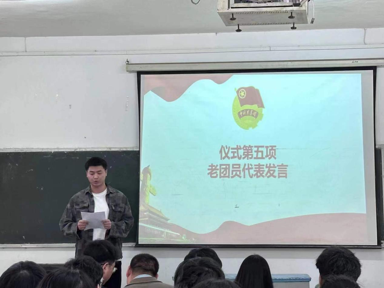 我校团委举办第三期团课结业典礼暨入团仪式 我校团委举办第三期团课结业典礼暨入团仪式