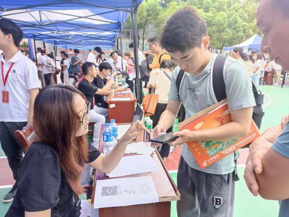 我校顺利开展迎接2023级新生报道工作 我校顺利开展迎接2023级新生报道工作