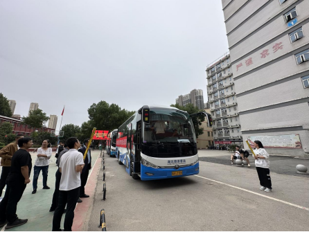 武科职学子开启新征程:WilliamHill官网欢送学生赴企业实习就业! 武科职学子开启新征程:WilliamHill官网欢送学生赴企业实习就业!