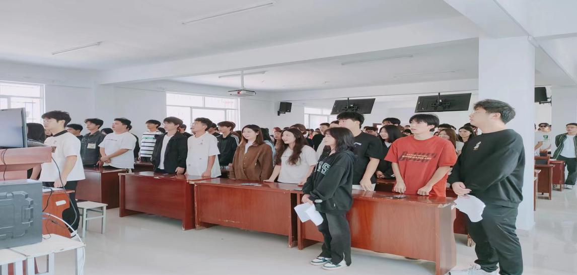 坚定不移跟党走,青春奋进新征程 ——WilliamHill中文官方网站第四期团课结业典礼暨入团仪式 坚定不移跟党走,青春奋进新征程 ——WilliamHill中文官方网站第四期团课结业典礼暨入团仪式