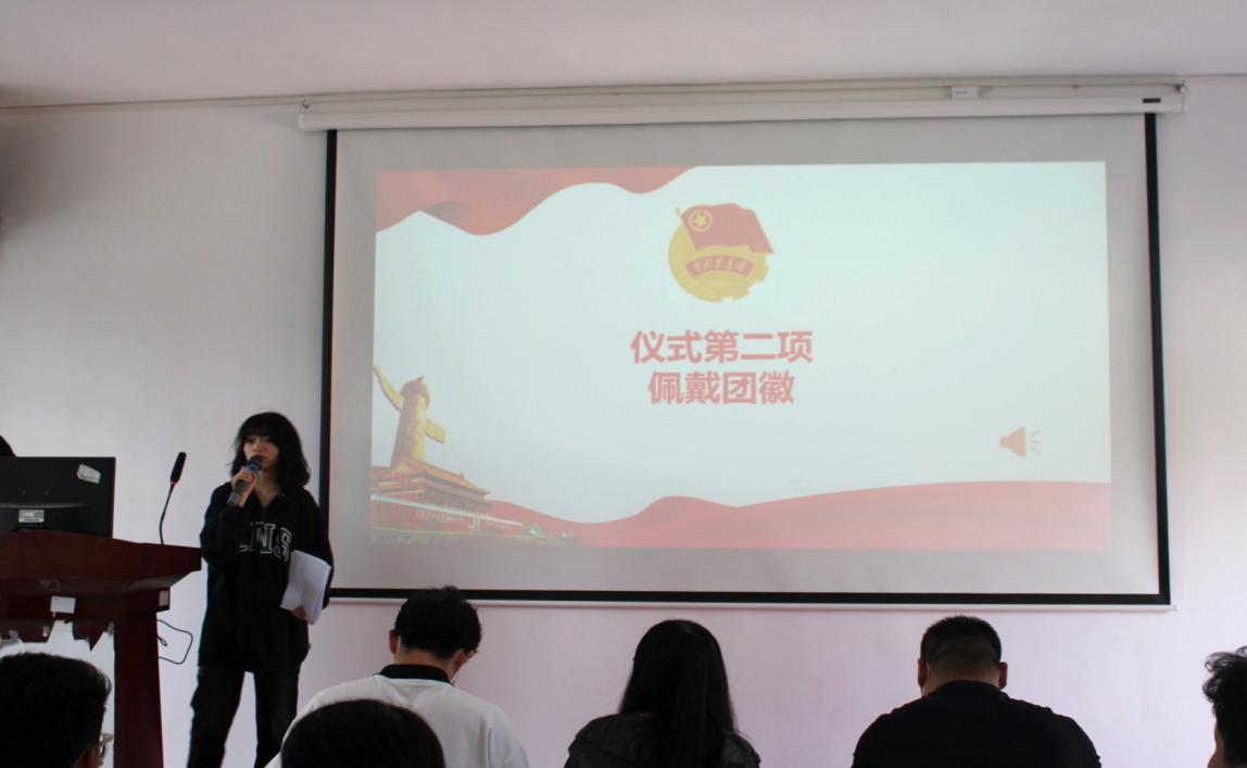 坚定不移跟党走,青春奋进新征程 ——WilliamHill中文官方网站第四期团课结业典礼暨入团仪式 坚定不移跟党走,青春奋进新征程 ——WilliamHill中文官方网站第四期团课结业典礼暨入团仪式