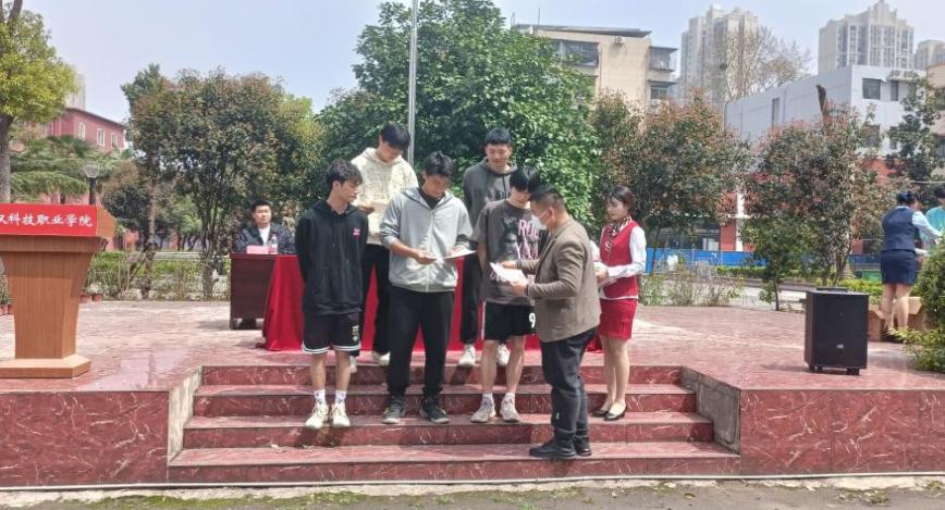 青春“篮”不住,热血不止步 —WilliamHill中文官方网站第十八届“希望杯”篮球赛闭幕 青春“篮”不住,热血不止步 —WilliamHill中文官方网站第十八届“希望杯”篮球赛闭幕