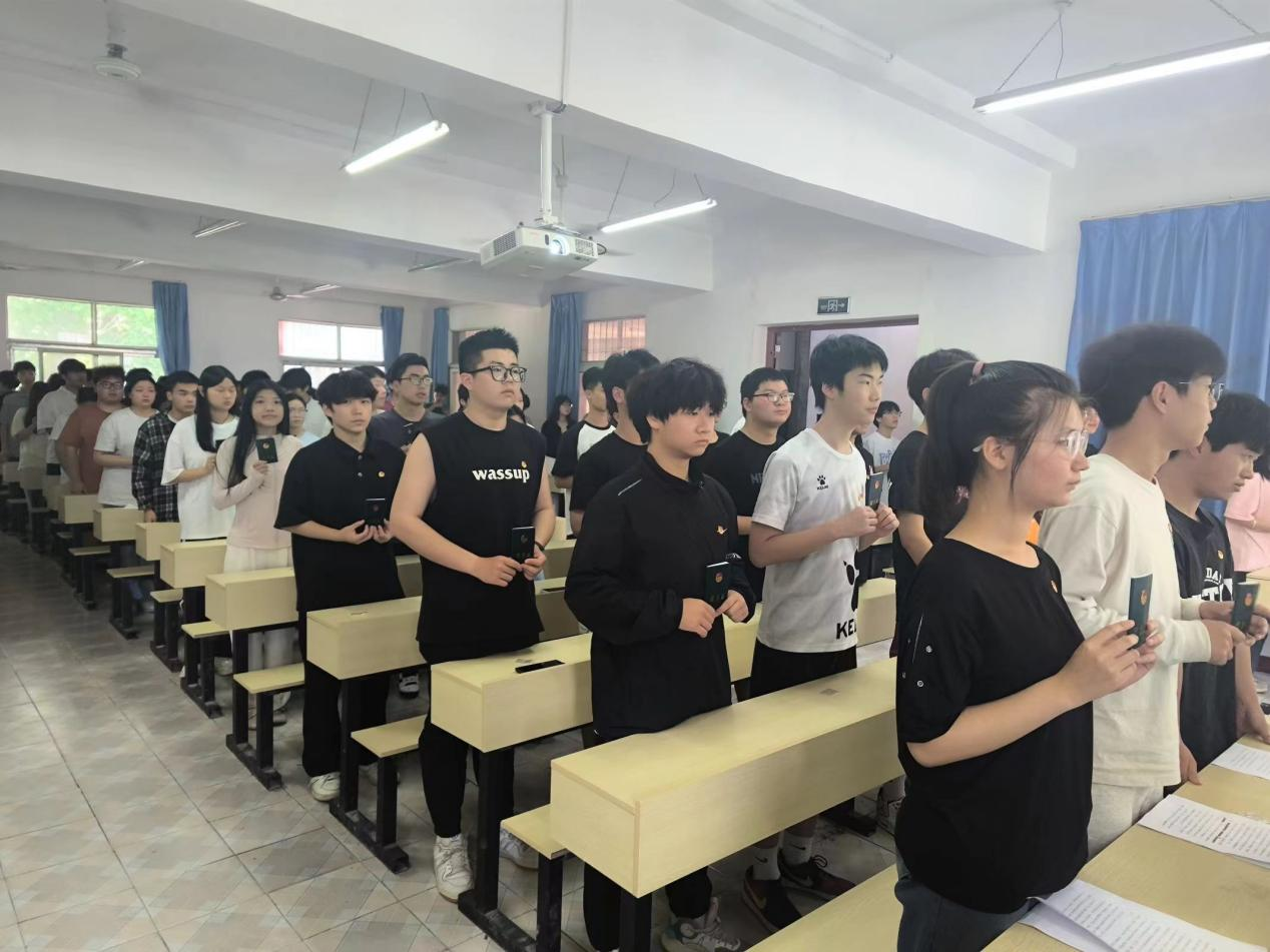 青春心向党，奋斗新征程 ——WilliamHill中文官方网站第五期团课结业典礼暨入团仪式