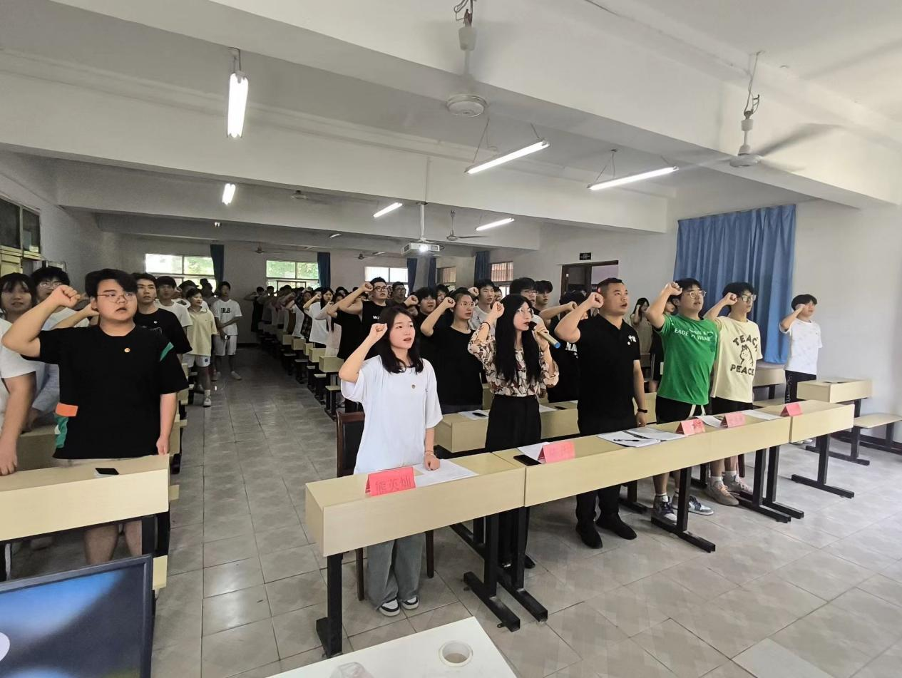 青春心向党，奋斗新征程 ——WilliamHill中文官方网站第五期团课结业典礼暨入团仪式