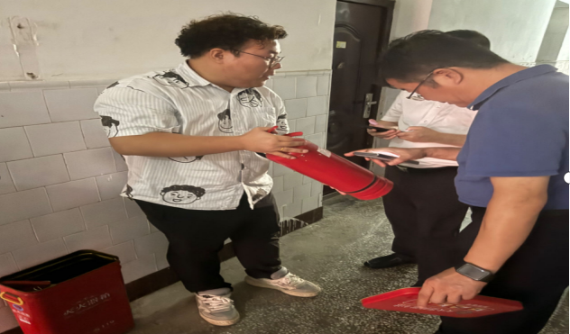 武汉市教育局领导实地指导我校开学迎新准备工作
