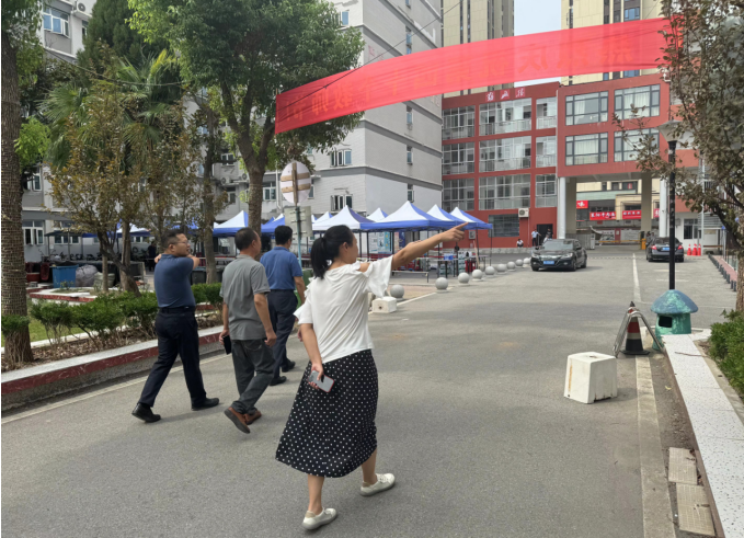 武汉市教育局领导实地指导我校开学迎新准备工作