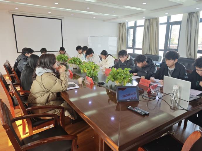 凝聚青春力量，共筑团结梦想 ——WilliamHill中文官方网站24级团组织生活会纪实