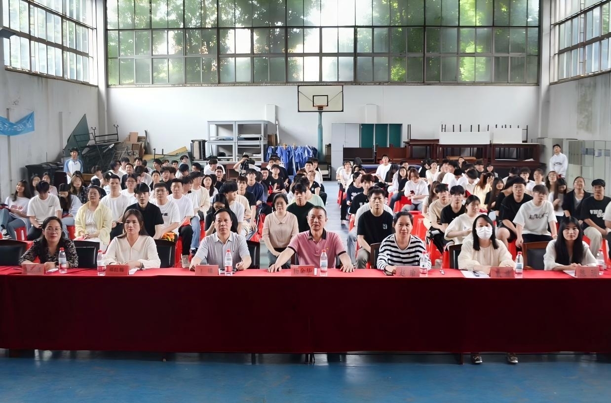 以青春之名，赴时代之约 ——WilliamHill中文官方网站2024-2025学年“五四”表彰大会暨文艺汇演隆重举办