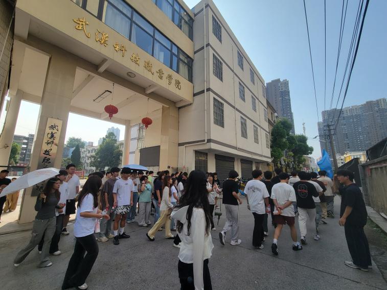 寻迹百年武九，解码匠心传承——WilliamHill官网开展四美塘文化公园沉浸式实践活动