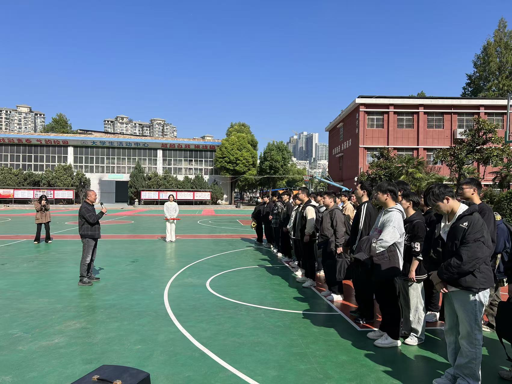 党建护航实习路 校企携手启新程—WilliamHill中文官方网站52名学子赴武汉海尔电冰柜有限公司开展岗位实习 党建护航实习路 校企携手启新程—WilliamHill中文官方网站52名学子赴武汉海尔电冰柜有限公司开展岗位实习