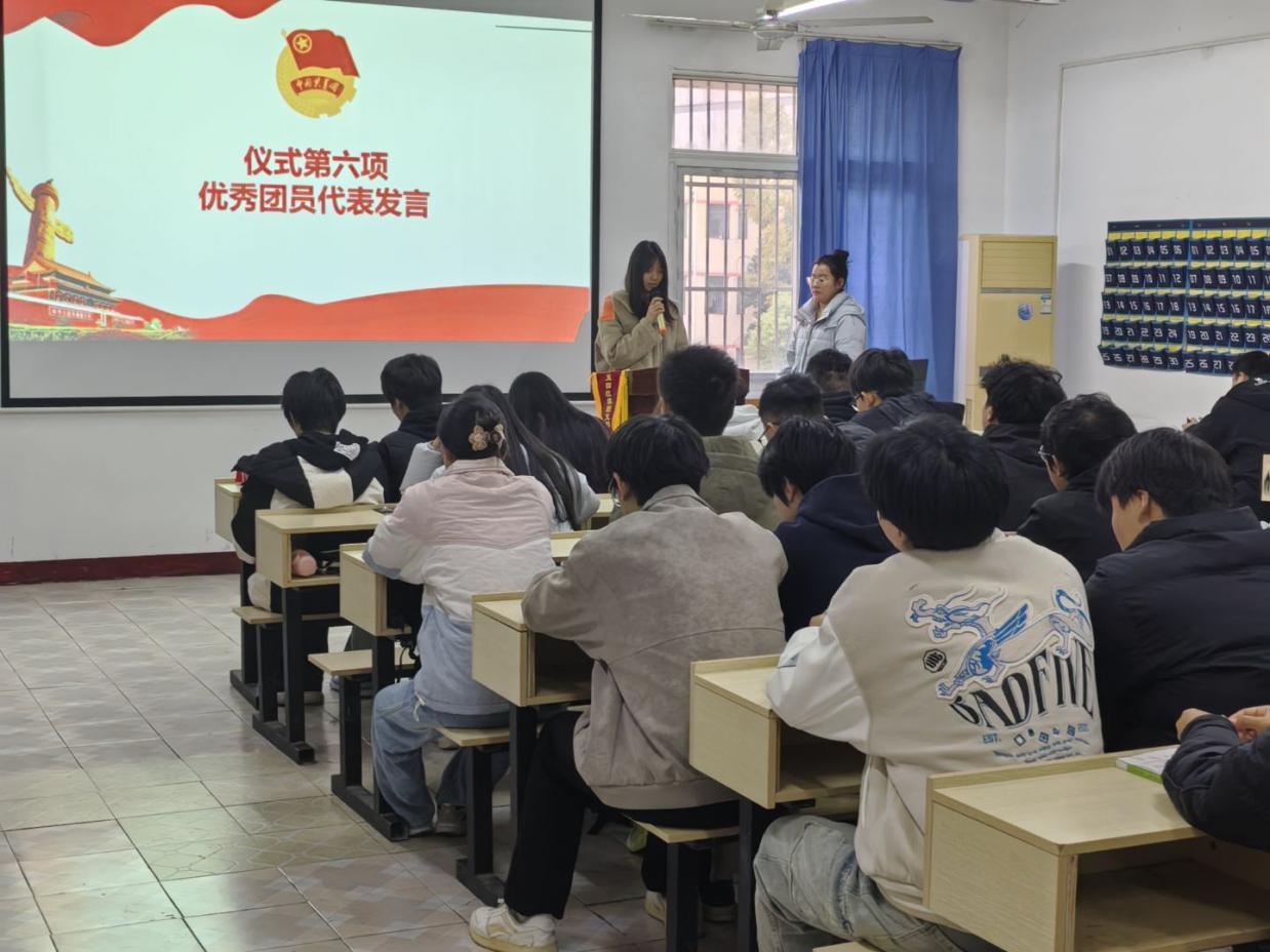青春向团,奋斗强国 ——WilliamHill中文官方网站第八期新发展团员入团仪式 青春向团,奋斗强国 ——WilliamHill中文官方网站第八期新发展团员入团仪式