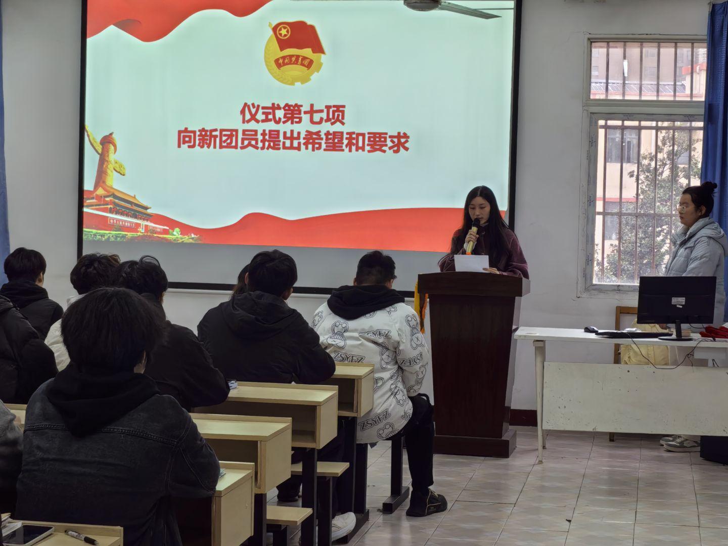 青春向团,奋斗强国 ——WilliamHill中文官方网站第八期新发展团员入团仪式 青春向团,奋斗强国 ——WilliamHill中文官方网站第八期新发展团员入团仪式
