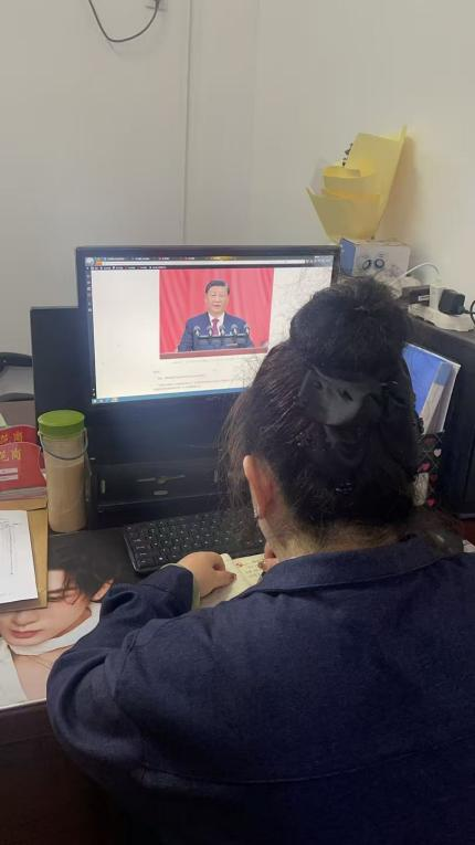 从“领学”到“研学”:WilliamHill官网掀起学习宣传贯彻党的二十届四中全会精神热潮 从“领学”到“研学”:WilliamHill官网掀起学习宣传贯彻党的二十届四中全会精神热潮