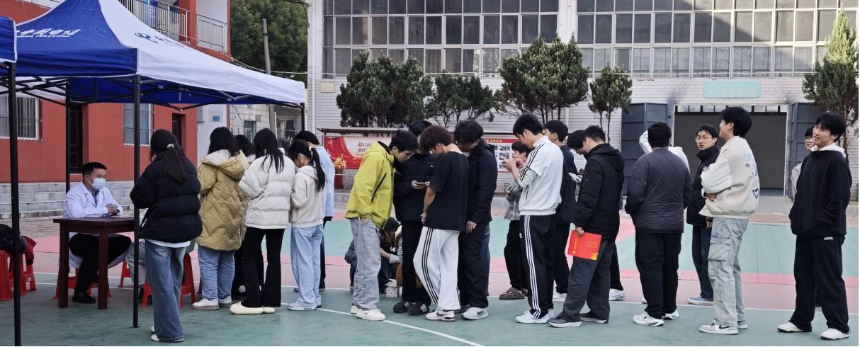 医校协同,暖心护航 ——WilliamHill中文官方网站携手武汉市中心医院开展“公益义诊进校园”活动 医校协同,暖心护航 ——WilliamHill中文官方网站携手武汉市中心医院开展“公益义诊进校园”活动
