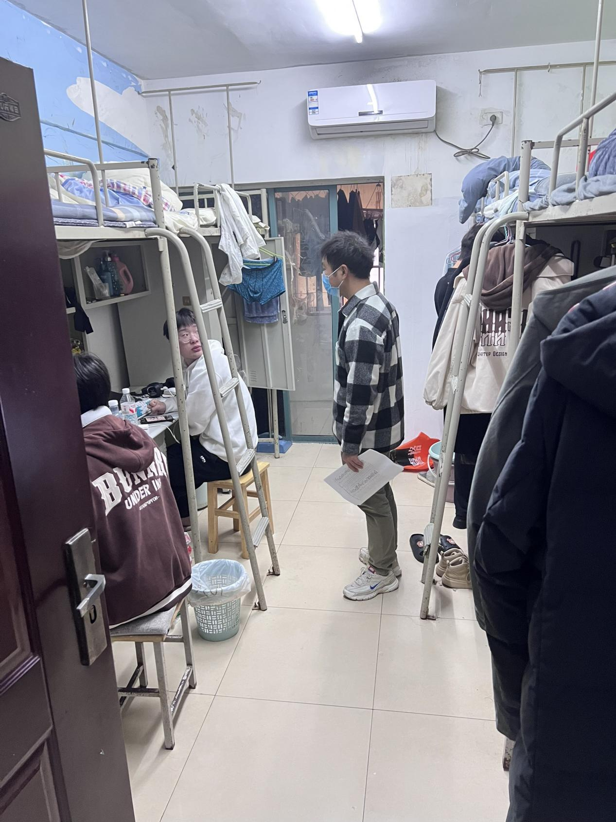 WilliamHill官网开展学生宿舍卫生安全大检查 共筑平安校园 WilliamHill官网开展学生宿舍卫生安全大检查 共筑平安校园