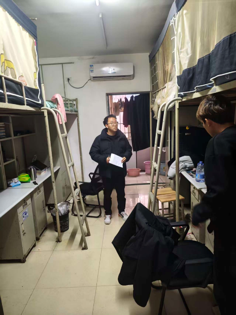 WilliamHill官网开展学生宿舍卫生安全大检查 共筑平安校园 WilliamHill官网开展学生宿舍卫生安全大检查 共筑平安校园