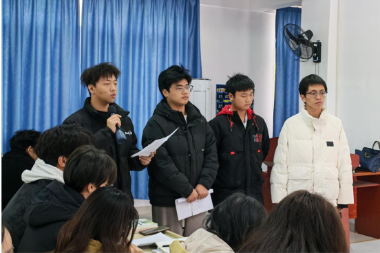 我校举办思政课辩论赛实践活动 ——“德”与“才”交锋,青春与思想同频共振 我校举办思政课辩论赛实践活动 ——“德”与“才”交锋,青春与思想同频共振