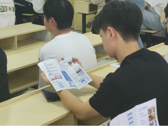 学校携手美的集团举行2025年秋季岗位实习企业宣讲会 学校携手美的集团举行2025年秋季岗位实习企业宣讲会