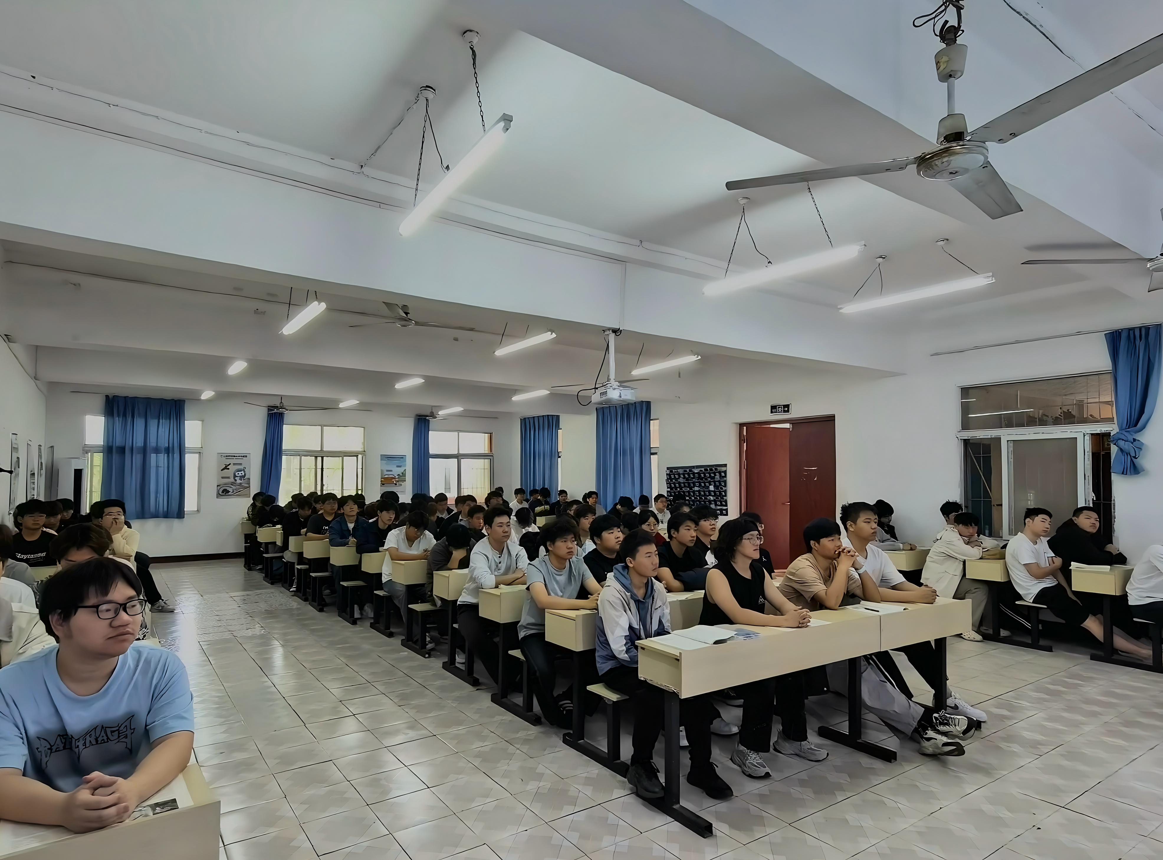筑牢安全思想根基 勇担时代青年使命 —— WilliamHill官网组织学生同上总体国家安全观 “思政大课” 筑牢安全思想根基 勇担时代青年使命 —— WilliamHill官网组织学生同上总体国家安全观 “思政大课”