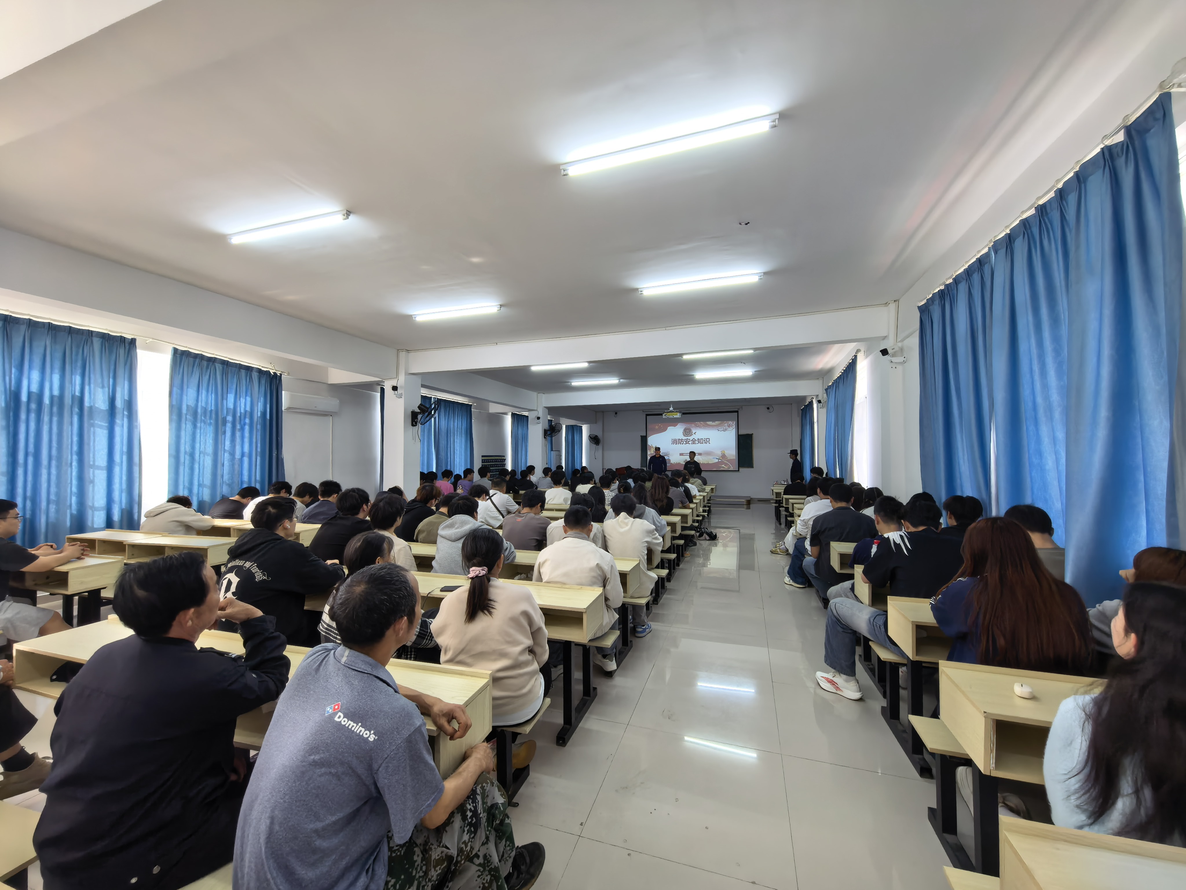 消防演练进校园,筑牢安全“防火墙” ——WilliamHill官网成功举办消防宣传与演练活动 消防演练进校园,筑牢安全“防火墙” ——WilliamHill官网成功举办消防宣传与演练活动