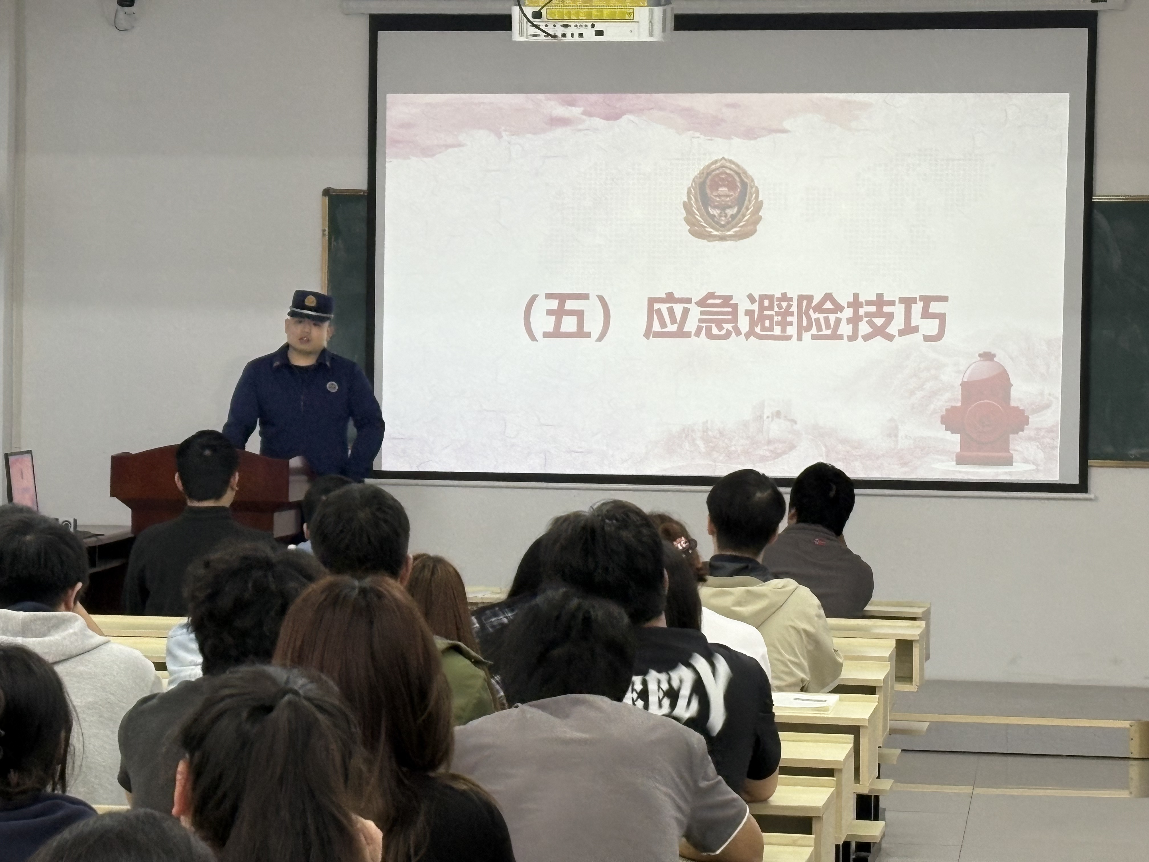 消防演练进校园,筑牢安全“防火墙” ——WilliamHill官网成功举办消防宣传与演练活动 消防演练进校园,筑牢安全“防火墙” ——WilliamHill官网成功举办消防宣传与演练活动