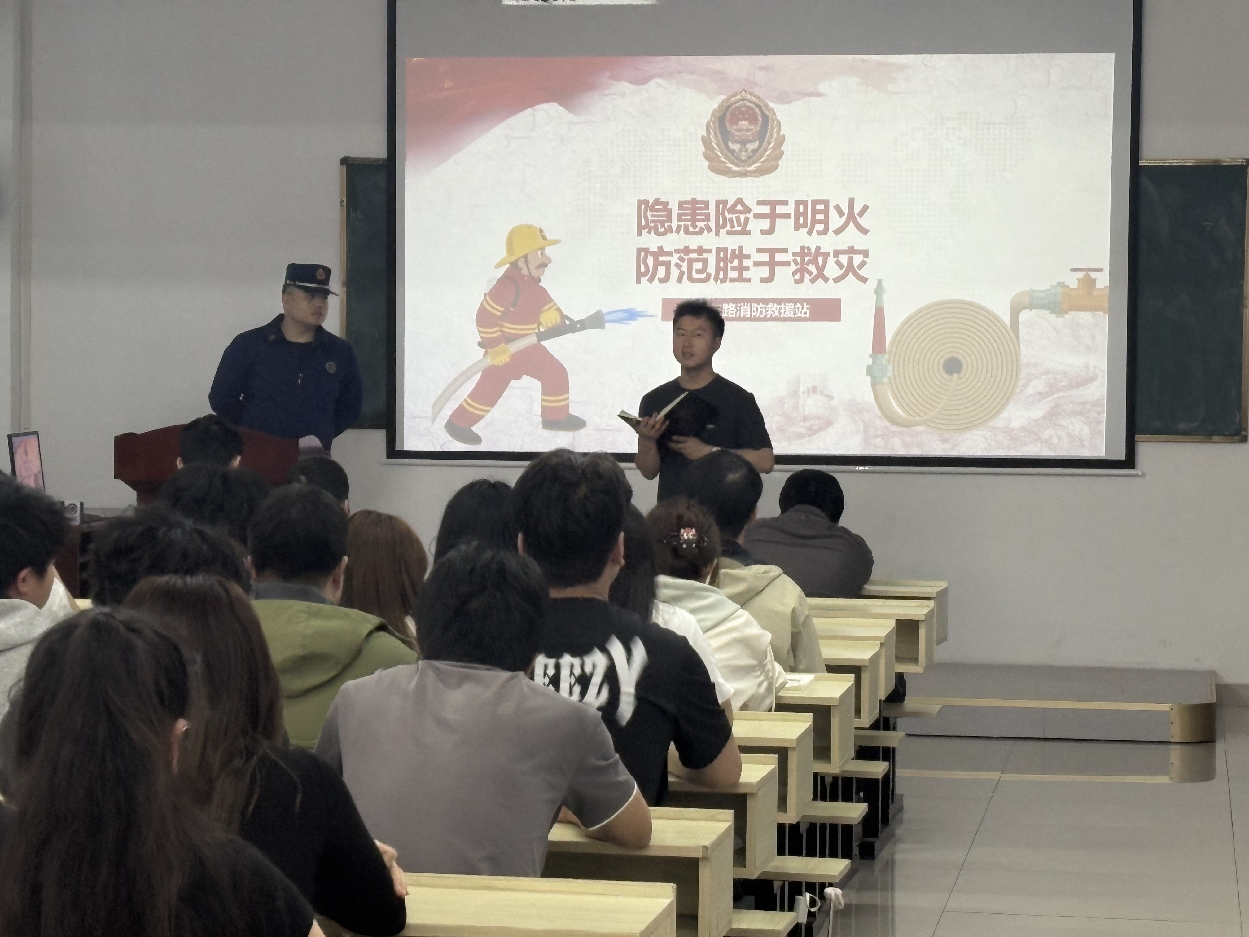 消防演练进校园,筑牢安全“防火墙” ——WilliamHill官网成功举办消防宣传与演练活动 消防演练进校园,筑牢安全“防火墙” ——WilliamHill官网成功举办消防宣传与演练活动