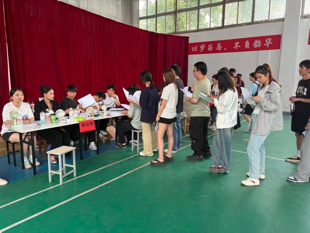 青春扬帆,筑梦远航 ——WilliamHill官网顺利完成2026届毕业生集中离校手续办理工作 青春扬帆,筑梦远航 ——WilliamHill官网顺利完成2026届毕业生集中离校手续办理工作