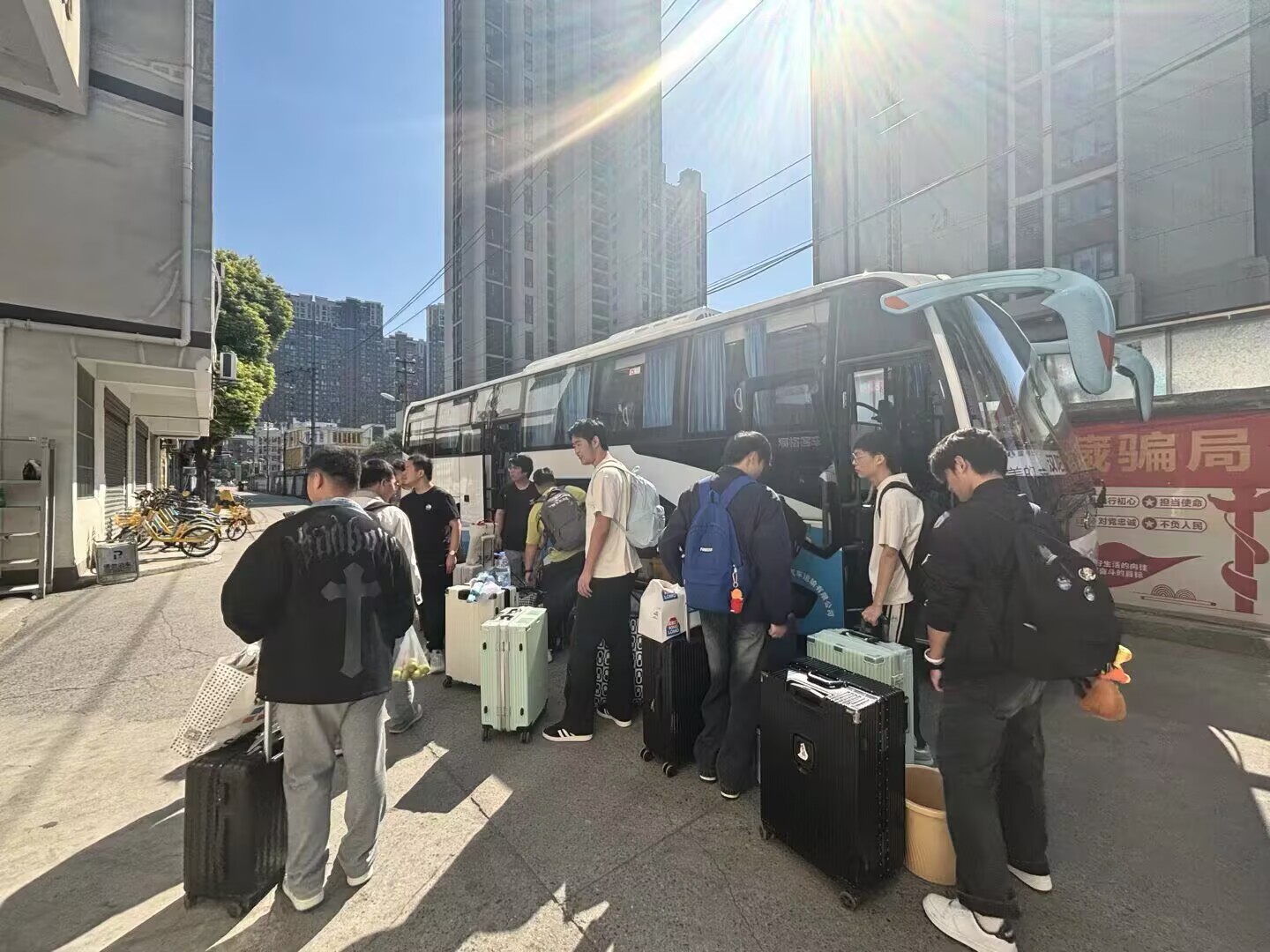 勤学苦练强本领,岗位实习砺匠心 ---WilliamHill中文官方网站2024级学生赴美的集团及武汉锐科激光(黄石基地)有限公司开展岗位实习 勤学苦练强本领,岗位实习砺匠心 ---WilliamHill中文官方网站2024级学生赴美的集团及武汉锐科激光(黄石基地)有限公司开展岗位实习