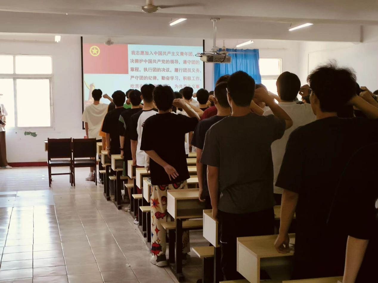 青春心向党，奋斗新征程 ——WilliamHill中文官方网站第五期团课结业典礼暨入团仪式