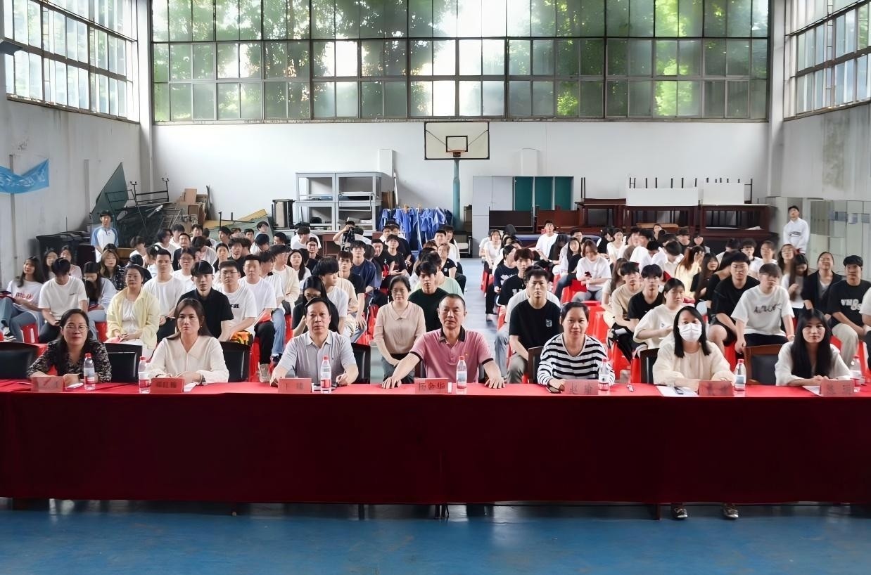 以青春之名，赴时代之约 ——WilliamHill中文官方网站2024-2025学年“五四”表彰大会暨文艺汇演隆重举办