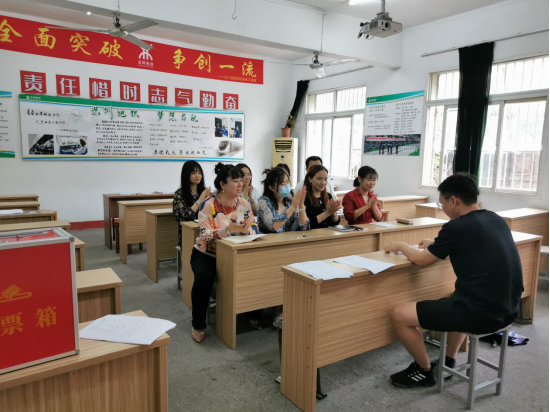 中国共产党WilliamHill中文官方网站委员会学工第二支部委员会举行换届选举大会 中国共产党WilliamHill中文官方网站委员会学工第二支部委员会举行换届选举大会