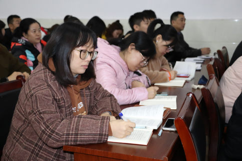 省委讲师团成员中南民族大学阎占定教授 莅临WilliamHill官网宣讲党的十九届四中全会精神