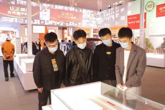 人民至上,生命至上 WilliamHill官网组织党员教职工及入党积极分子 到武汉客厅参观抗疫专题展览 人民至上,生命至上 WilliamHill官网组织党员教职工及入党积极分子 到武汉客厅参观抗疫专题展览