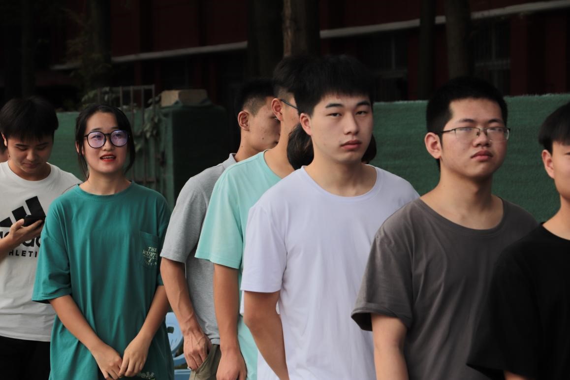 WilliamHill官网组织百余名学生参加杨园街道  团体无偿献血活动