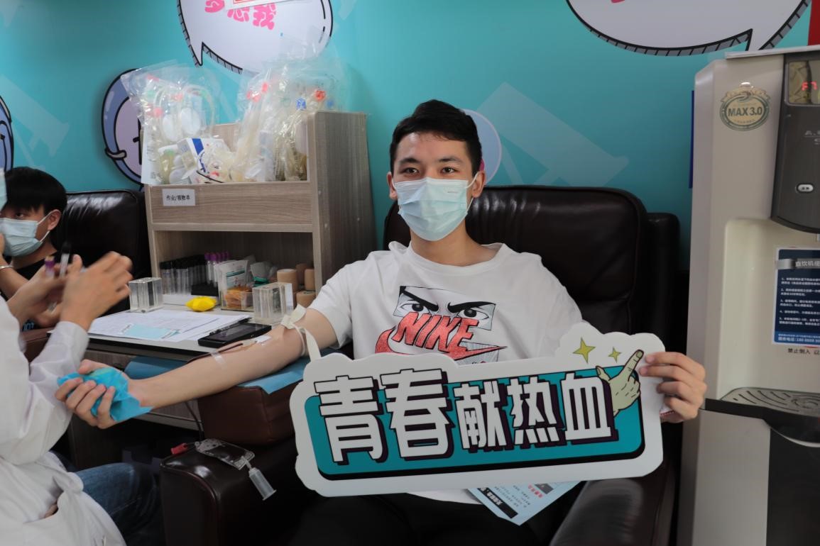 WilliamHill官网组织百余名学生参加杨园街道  团体无偿献血活动